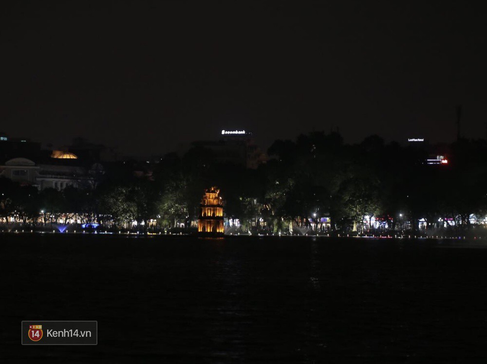 Những địa điểm nổi tiếng Hà Nội - Sài Gòn trước và sau khi tắt đèn hưởng ứng Giờ trái đất! Những địa điểm nổi tiếng Hà Nội - Sài Gòn trước và sau khi tắt đèn hưởng ứng Giờ trái đất!